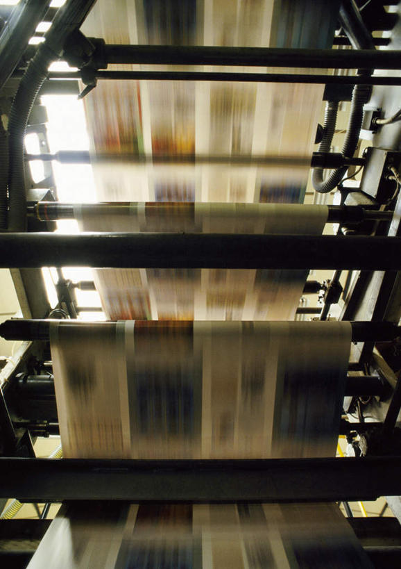 无人,工厂,竖图,室内,特写,白天,正面,静物,报纸,一排,朦胧,模糊,整齐,印刷,信息,纸,纸张,排列,工业,新闻,队列,圆柱体,印刷机,彩图,工地,制造厂,打印,报刊