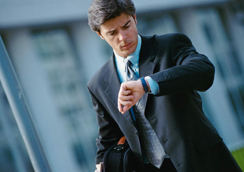 西方人,一个人,商务人士,商务男性,站,横图,室外,白天,正面,衬衫,窗户,欧洲人,仅一个男性,仅一个人,套装,朦胧,模糊,时间,时钟,手表,领带,计时,玻璃窗,仅一个年轻男性,钟表,站着,表,腕表,商务装,工薪阶层,年轻男性,白种人,年轻人,白领,上班族,钟,站立,半身,彩图,衬衣