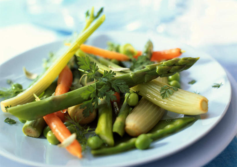 无人,横图,俯视,室内,特写,白天,烹饪,西餐,植物,豆,萝卜,胡萝卜,芦笋,餐具,碟子,盘,豆类,豆子,料理,食品,豆角,豇豆,菜肴,美食,食物,盘子,碟,西式,摄影,佳肴,影棚,羊角,豆科,饭豆,线豆,角豆,腰豆,长豆,带豆,江豆,裙带豆,猪尾巴,药鸡豆子,石刁柏,蚂蚁杆,龙须菜,狼尾巴根,红萝卜,甘荀,彩图,高角度拍摄,影棚拍摄,拍摄