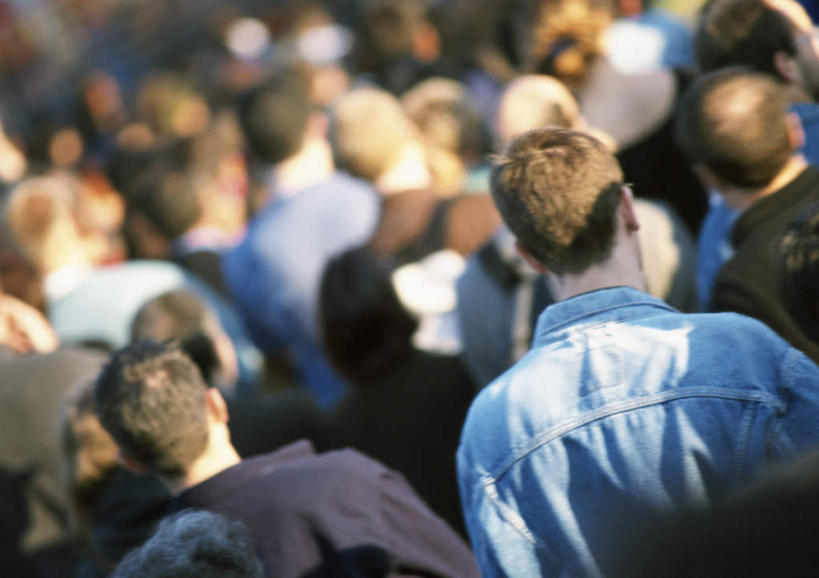 西方人,脑,站,横图,室外,白天,欧洲,欧洲人,阴影,光线,影子,许多人,背面,阳光,站着,一群人,男人,男性,年轻男性,年轻女性,女人,女性,白种人,脑部,脑子,站立,半身,彩图