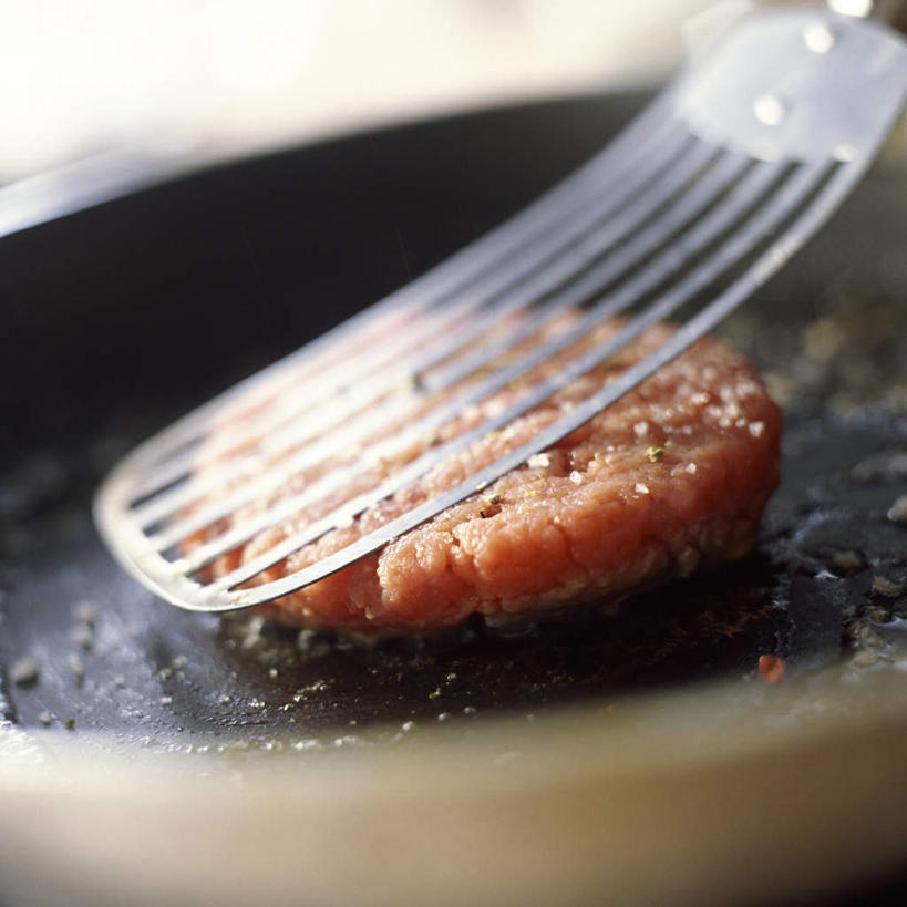 无人,方图,俯视,室内,特写,白天,烹饪,西餐,餐桌,桌子,静物,厨具,一块,铲子,肉,牛肉,料理,食品,锅铲,锅,菜肴,美食,肉类,食物,西式,佳肴,餐台,肉食,烹饪用具,烹调用具,烹调,彩图,高角度拍摄