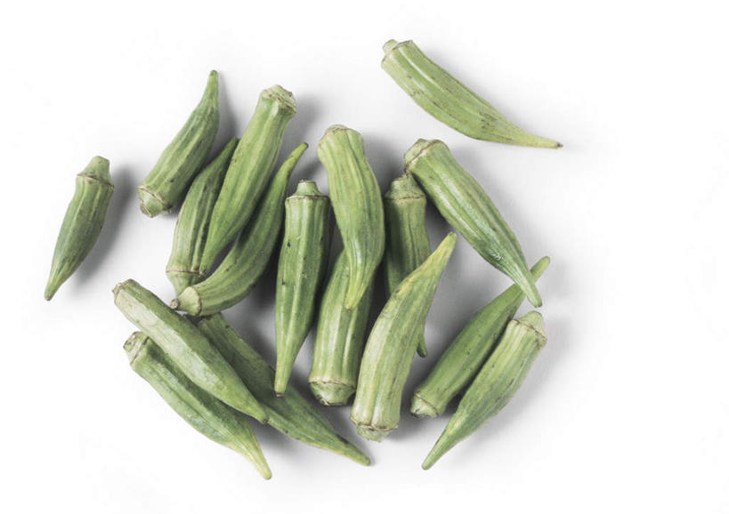 无人,横图,俯视,室内,特写,白天,白色背景,餐桌,桌子,蔬菜,静物,一堆,许多,堆叠,堆积,新鲜,秋葵,生食,食品,食物,绿色,摄影,有机食品,绿色食品,影棚,餐台,堆,毛茄,羊角豆,黄秋葵,咖啡黄葵,彩图,高角度拍摄,影棚拍摄,拍摄