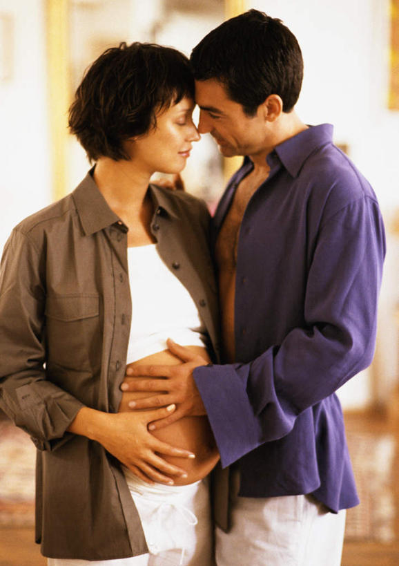 西方人,孕妇,腹部,两个人,夫妻,站,摸,竖图,室内,白天,正面,爱情,欧洲,欧洲人,抚摸,浪漫,站着,恩爱,恋人,男人,男性,年轻男性,年轻女性,女人,女性,白种人,腹,肚子,情侣,产妇,触摸,接触,站立,半身,彩图,伴侣