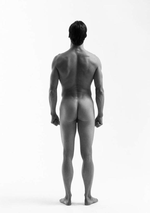 西方人,一个人,站,横图,黑白,室内,白天,白色背景,正面,欧洲,欧洲人,仅一个男性,仅一个人,裸露,仅一个年轻男性,站着,摄影,影棚,赤裸,裸,男人,男性,年轻男性,白种人,站立,全身,影棚拍摄,拍摄