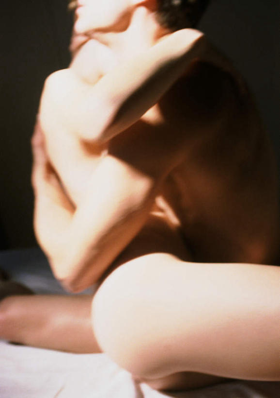 西方人,两个人,夫妻,站,坐,竖图,俯视,室内,白天,爱情,性感,欧洲,欧洲人,阴影,朦胧,模糊,光线,影子,浪漫,裸露,阳光,站着,和谐,恩爱,激情,诱惑,恋人,赤裸,性,婚姻,欲望,性交,性行为,做爱,性生活,性爱,性关系,两性,性知识,生殖,生理,同居,情感,男人,男性,年轻男性,年轻女性,女人,女性,白种人,情侣,站立,坐着,半身,彩图,高角度拍摄,伴侣