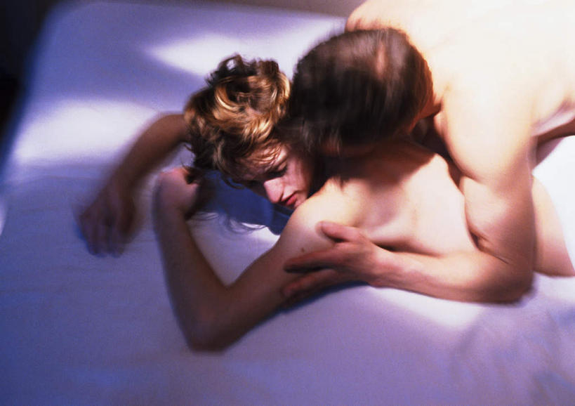 西方人,两个人,夫妻,站,横图,俯视,室内,白天,爱情,性感,欧洲,欧洲人,阴影,光线,影子,浪漫,裸露,阳光,站着,和谐,恩爱,激情,诱惑,恋人,赤裸,性,婚姻,欲望,性交,性行为,做爱,性生活,性爱,性关系,两性,性知识,生殖,生理,同居,情感,男人,男性,年轻男性,年轻女性,女人,女性,白种人,情侣,站立,半身,彩图,高角度拍摄,伴侣