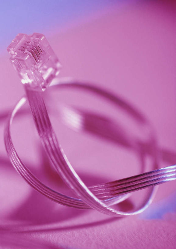 无人,竖图,俯视,室内,特写,白天,通讯,数据,桌面,阴影,朦胧,模糊,缠绕,传输,光线,影子,一个,粉色,阳光,单个,网线,水晶头,线缆,彩图,高角度拍摄