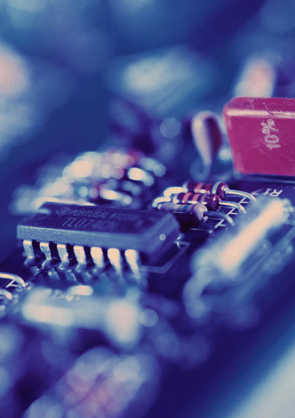 无人,竖图,俯视,室内,白天,零件,许多,阴影,朦胧,模糊,电力,光线,影子,电能,线路,一个,蓝色,阳光,单个,电,电源,芯片,部件,电脑芯片,能量,彩图,高角度拍摄