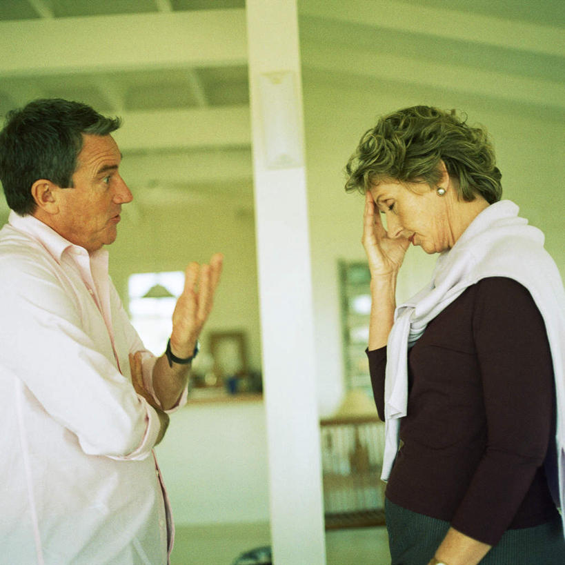 西方人,两个人,夫妻,举,摸,说,双手交叉,方图,室内,白天,侧面,爱情,讨论,欧洲,欧洲人,抚摸,朦胧,模糊,浪漫,托,恩爱,恋人,双手抱胸,交流,老年男性,老年女性,男人,男性,女人,女性,白种人,情侣,触摸,沟通,讲话,交谈,接触,举起,举手,举着,商讨,说话,谈话,向上举,向上伸,向上托,半身,彩图,伴侣