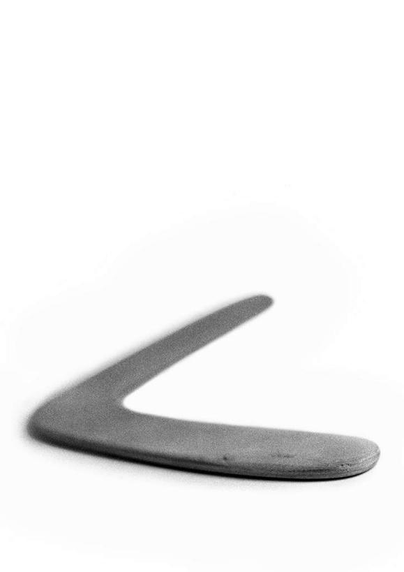 无人,竖图,黑白,室内,特写,白天,白色背景,正面,锻炼,运动,静物,阴影,反射,光线,影子,运动器械,一个,木制品,健身器械,摄影,影棚,单个,健身器材,回力棒,回旋镖,飞去来器,自归器,体育,影棚拍摄,健身,拍摄,运动器材