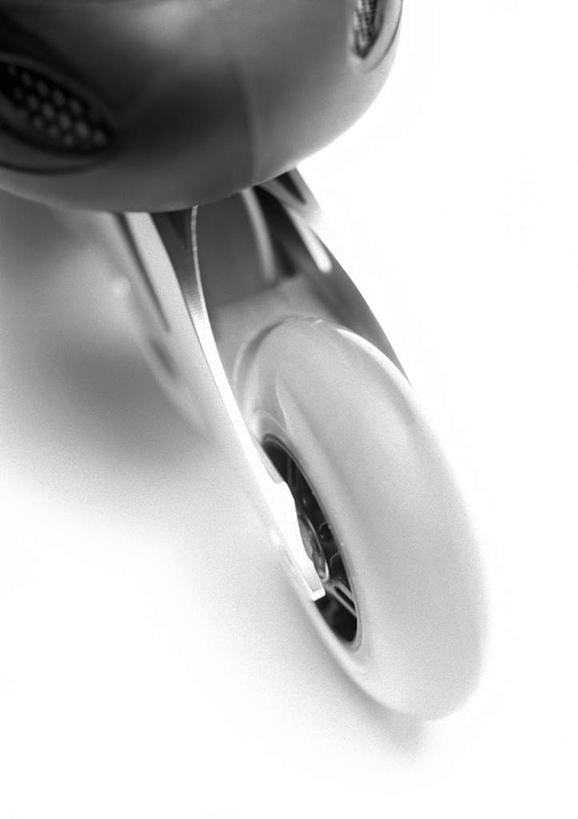 无人,竖图,俯视,黑白,室内,特写,白天,白色背景,鞋,锻炼,运动,滚轴溜冰,静物,鞋子,阴影,反射,光线,轮子,影子,旱冰鞋,溜冰鞋,运动器械,一个,健身器械,轮滑鞋,摄影,影棚,单个,健身器材,单排轮滑,体育,溜冰,轮滑,高角度拍摄,影棚拍摄,健身,拍摄,运动器材