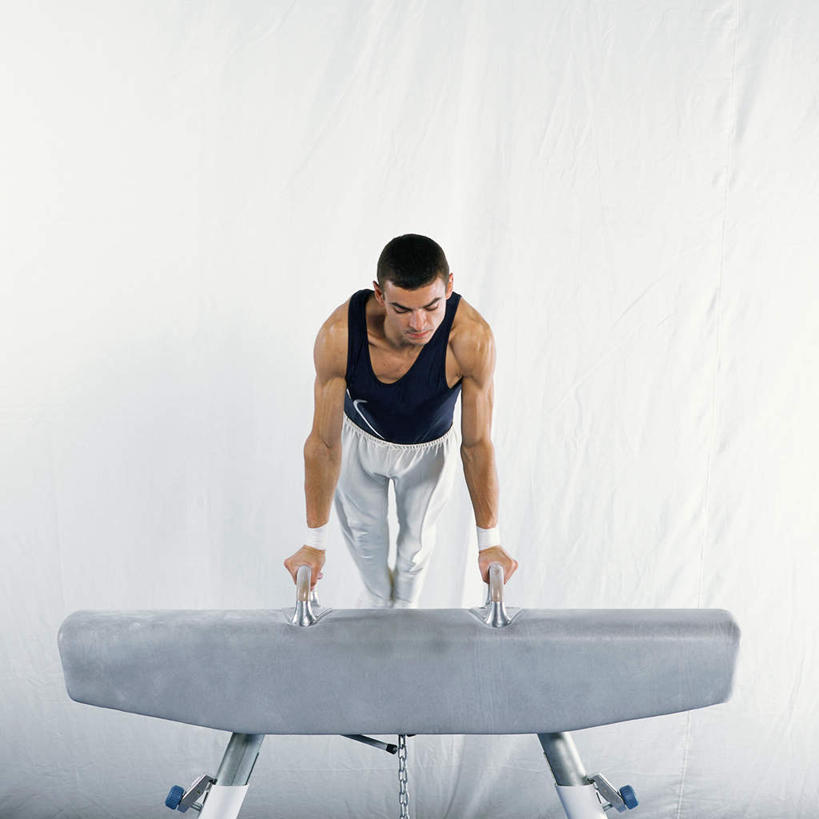 西方人,一个人,运动员,方图,室内,白天,白色背景,正面,锻炼,运动,鞍马,欧洲,欧洲人,仅一个男性,仅一个人,撑,握,金属,体操,旋转,运动器械,仅一个年轻男性,健身器械,力量,握着,摄影,影棚,支撑,悬空,撑着,健美,健身器材,体操运动员,体操服,体操运动,软垫,体育,男人,男性,年轻男性,白种人,体育运动员,运动选手,彩图,全身,影棚拍摄,健身,拍摄,运动器材