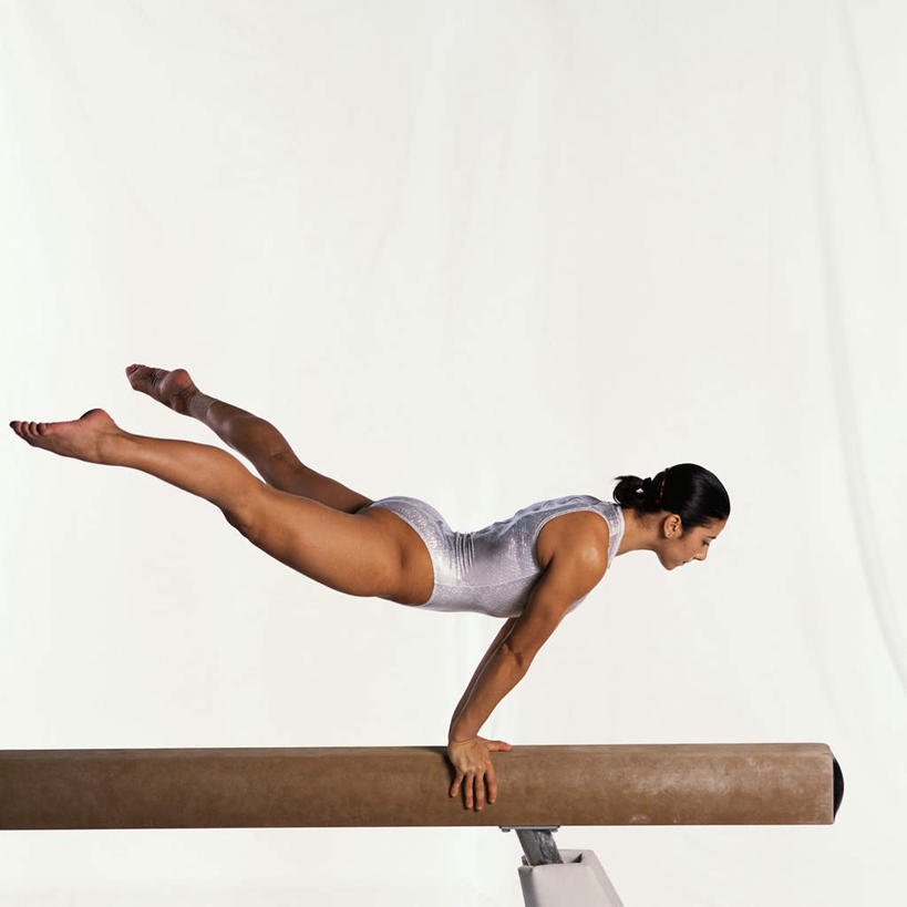 西方人,一个人,运动员,方图,室内,白天,白色背景,侧面,锻炼,运动,平衡木,欧洲,欧洲人,仅一个年轻女性,仅一个女性,仅一个人,撑,体操,半空,运动器械,健身器械,平衡,摄影,影棚,形体,悬空,撑着,健美,健身器材,塑形,体操运动员,体操服,体操运动,柔韧,体育,年轻女性,女人,女性,白种人,体育运动员,运动选手,彩图,全身,影棚拍摄,健身,拍摄,运动器材