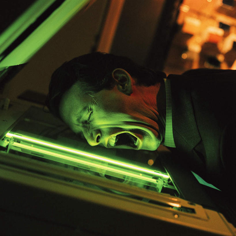 西方人,一个人,商务人士,商务男性,站,闭眼,方图,室内,白天,侧面,衬衫,照明,欧洲,欧洲人,仅一个男性,仅一个人,仅一个中年男性,套装,朦胧,模糊,灯光,办公用品,领带,灯,灯具,趴着,站着,张嘴,疲倦,复印机,扫描,办公设备,照亮,复印,疲劳,疲惫,象征,庄重,照明设备,失落,商务装,身份,张大嘴巴,工薪阶层,疲乏,正式,地位,男人,男性,中年男性,白种人,白领,上班族,张开嘴,闭眼睛,闭着眼,闭着眼睛,趴,站立,半身,彩图,衬衣,打印