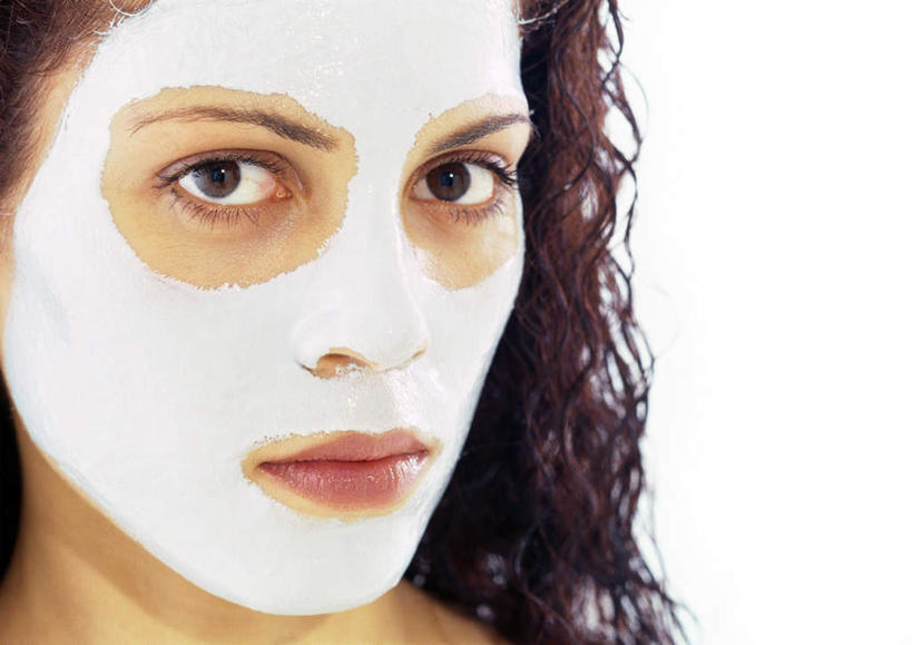 西方人,脸,头,脸颊,一个人,站,横图,室内,特写,白天,白色背景,正面,化妆,美容,欧洲,欧洲人,仅一个年轻女性,仅一个女性,仅一个人,护肤,美白,化妆品,清洁,站着,保养,享受,休闲,面膜,放松,去角质,保健,摄影,影棚,保湿,滋润,护肤品,去死皮,舒缓,养颜,膏状,膏状面膜,去污,控油,紧肤,嫩肤,祛痘,去痘,祛角质,抗衰,再生,增白,补水,祛斑,抗皱,防皱,除皱,去皱,年轻女性,女人,女性,白种人,头部,长发,脸部,脸蛋,面部,站立,半身,彩图,影棚拍摄,拍摄