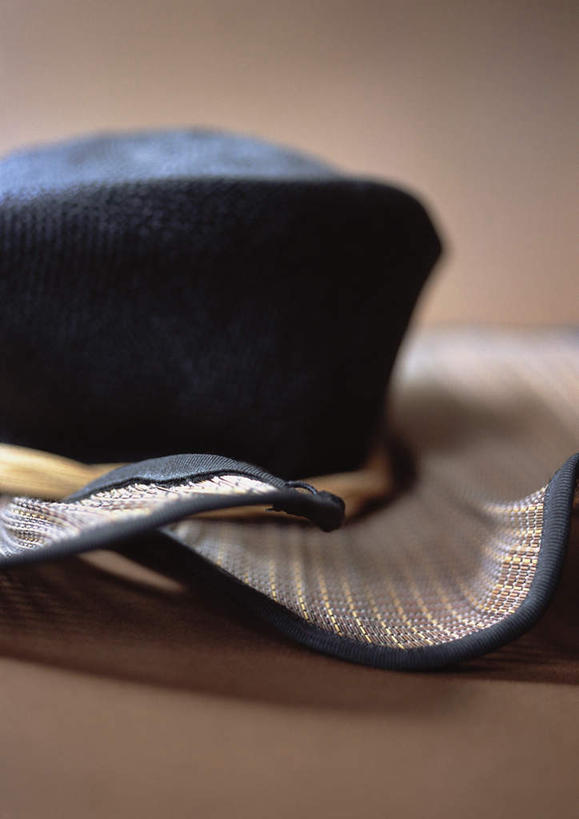 无人,竖图,俯视,室内,特写,白天,静物,帽子,朦胧,模糊,遮阳帽,摄影,影棚,一顶,彩图,高角度拍摄,影棚拍摄,拍摄