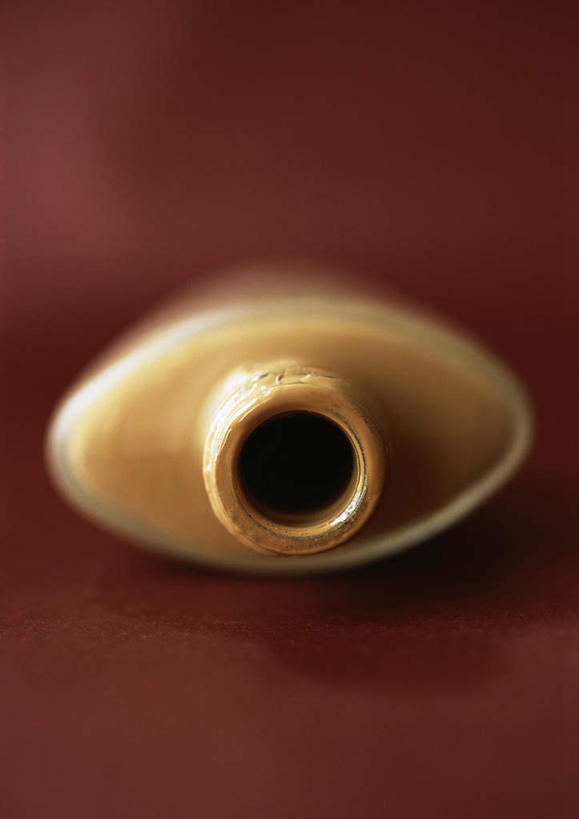 无人,竖图,室内,特写,白天,正面,静物,红色背景,朦胧,模糊,一个,彩妆,瓶子,塑料制品,塑料瓶,摄影,影棚,单个,彩图,影棚拍摄,拍摄