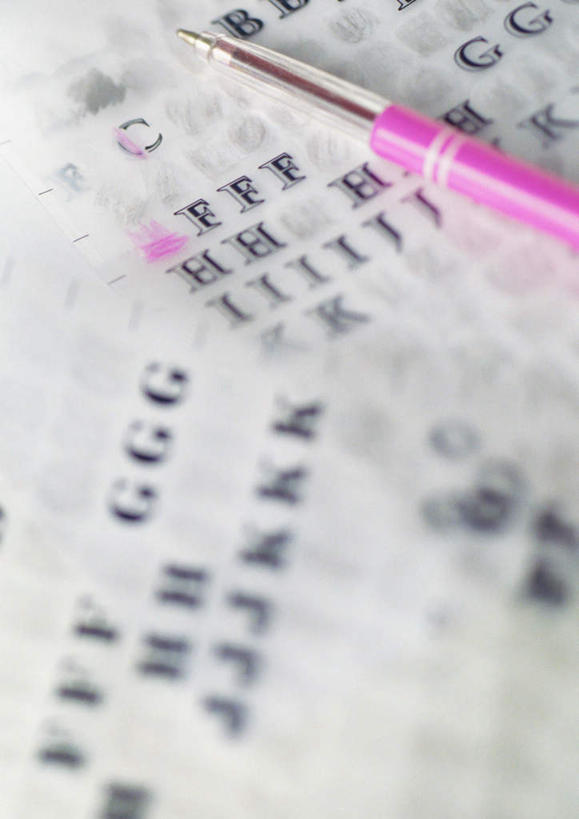 无人,竖图,俯视,室内,白天,桌面,桌子,笔,标志,文字,字符,字母,办公用品,记事本,圆珠笔,标识,文具,红色,本子,笔记本,学习用品,文具用品,一支,彩图,高角度拍摄