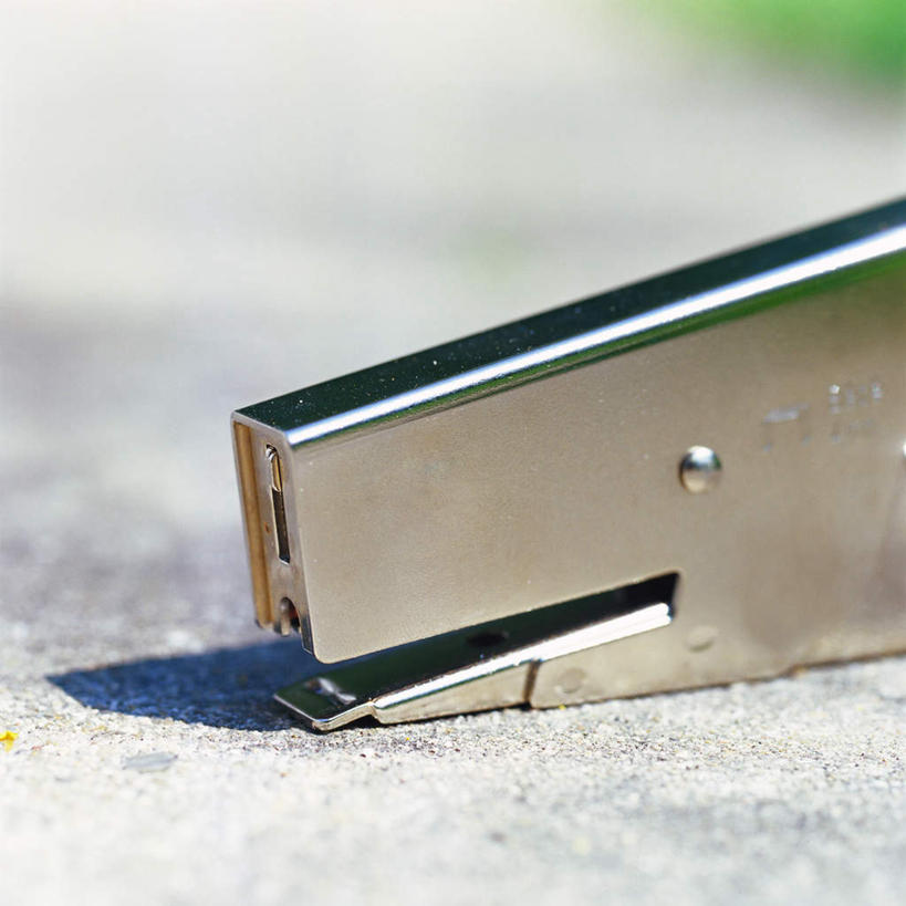 无人,方图,室外,特写,白天,正面,植物,静物,连接,阴影,铁质,组合,反射,影子,办公用品,订书机,地面,树,树木,一个,绿色,自然,生长,单个,成长,链接,装订,拼接,杠杆,拼凑,订书器,拼合,凑集,聚合,撮合,链结,缝合,彩图