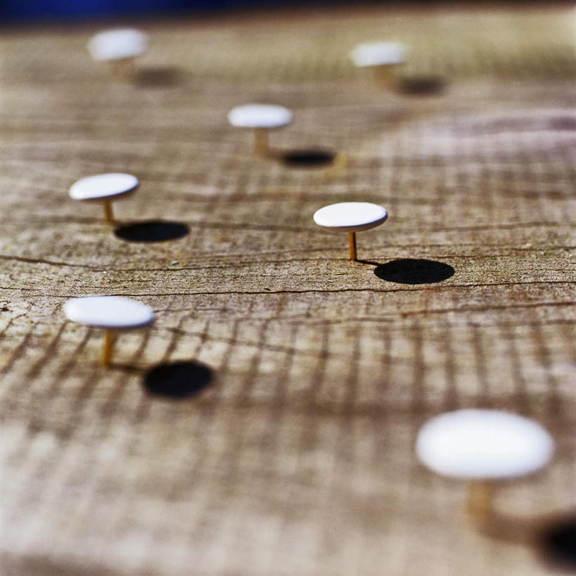 无人,方图,俯视,室外,特写,白天,安全,生活用品,静物,许多,阴影,朦胧,模糊,散落,光线,毯子,影子,办公用品,文具,白色,阳光,学习用品,日用品,图钉,办公设备,文具用品,文化工具,彩图,高角度拍摄