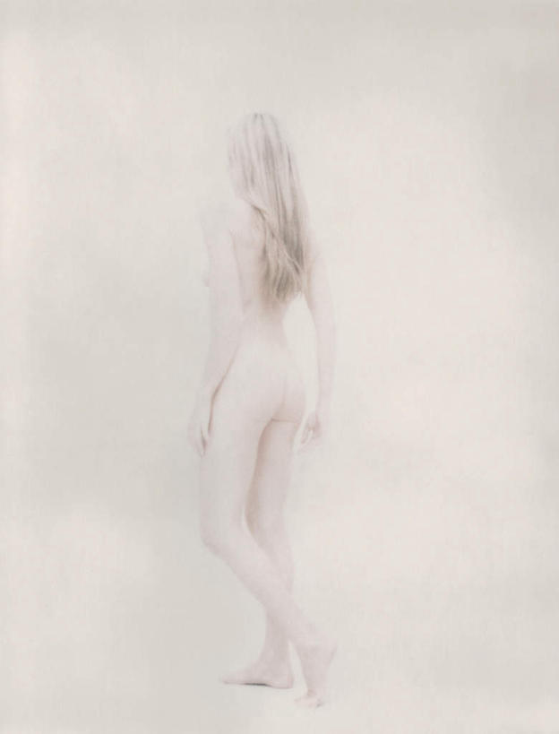 西方人,头发,一个人,站,竖图,室内,白天,白色背景,欧洲,欧洲人,仅一个年轻女性,仅一个女性,仅一个人,抬腿,注视,裸露,背面,黄色,观察,看,站着,转头,摄影,影棚,赤裸,观看,察看,关注,裸,特效,年轻女性,女人,女性,白种人,站立,半身,彩图,影棚拍摄,拍摄