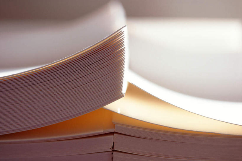 无人,横图,室内,特写,白天,正面,静物,一排,许多,阴影,堆叠,朦胧,模糊,整齐,反射,信封,影子,排列,白色,堆,队列,彩图