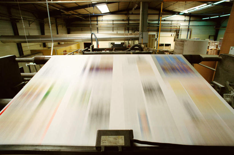 无人,工厂,横图,俯视,彩色,室内,白天,机器,仪器,静物,报纸,朦胧,模糊,印刷,金属,图案,纸张,印刷机,印刷厂,彩图,高角度拍摄,制造厂