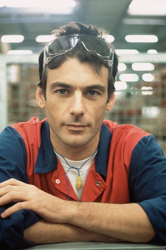 西方人,一个人,机修工,站,双手交叉,横图,室内,白天,正面,欧洲,欧洲人,仅一个男性,仅一个人,眼镜,工人,仅一个年轻男性,站着,护目镜,双手抱胸,男人,男性,年轻男性,白种人,机械师,机修工人,站立,半身,彩图