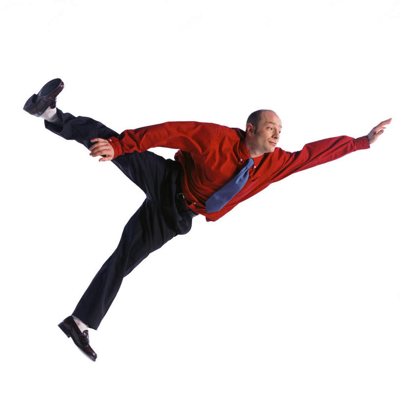 西方人,一个人,商务人士,商务男性,办公室,跳,举,方图,室内,白天,正面,衬衫,欧洲,欧洲人,仅一个男性,仅一个人,套装,领带,半空,抬腿,仅一个年轻男性,红色,托,商务装,工薪阶层,年轻男性,白种人,年轻人,白领,上班族,举起,举手,举着,跳跃,向上举,向上伸,向上托,彩图,全身,衬衣