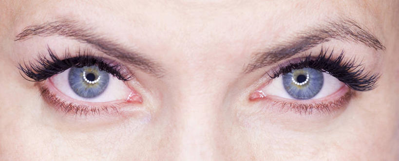 西方人,眼睛,眉毛,睫毛,一个人,横图,室内,特写,白天,正面,化妆,美容,欧洲,欧洲人,瞳孔,仅一个女性,仅一个人,护肤,注视,蓝色,彩妆,观察,看,仅一个中年女性,保养,享受,休闲,放松,保健,眼部,观看,察看,关注,养颜,尤物,女人,女性,中年女性,白种人,睫,眉,眼,眼睫毛,眼眉,半身,彩图,眼眉毛,佳丽,丽人,美人