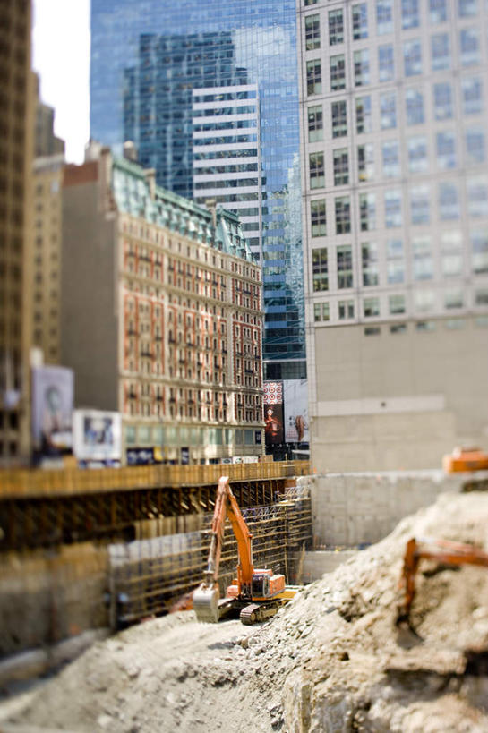 无人,高楼大厦,竖图,室外,白天,正面,度假,办公楼,美景,城市风光,城市,大厦,建筑,摩天大楼,写字楼,汽车,景观,娱乐,车,建筑工地,楼宇,交通工具,享受,休闲,机械,工程车,商务楼,景色,放松,挖掘机,载具,挖土机,地盘,建筑地盘,施工地盘,交通运输,农用机械,彩图,大楼,高层建筑,高楼,工地,摩天楼