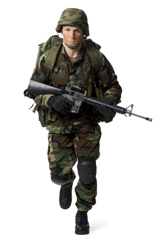 西方人,一个人,跑,竖图,室内,白天,白色背景,正面,锻炼,运动,竞争,帽子,欧洲,欧洲人,仅一个男性,仅一个人,士兵,对抗,握,冲突,枪支,头盔,拿,拿着,注视,破坏,仅一个年轻男性,安全帽,观察,看,武器,战争,握着,摄影,手枪,影棚,观看,损坏,察看,攻击,威胁,对立,关注,矛盾,兵器,迷彩服,军服,防御,枪械,来福枪,来复枪,弹夹,敌对,挫败,斗争,抗拒,抗衡,杀伤,威慑,兵士,子弹夹,伪装服,野战服,作战服,体育,危险,男人,男性,年轻男性,白种人,跑步,彩图,全身,影棚拍摄,健身,拍摄