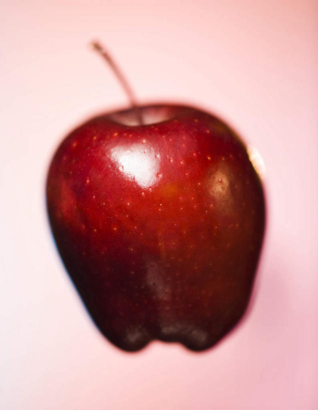无人,竖图,室内,特写,白天,正面,苹果,水果,粉色背景,新鲜,生食,食品,果实,蛇果,食物,一个,红色,摄影,有机食品,绿色食品,影棚,单个,红元帅,彩图,影棚拍摄,拍摄