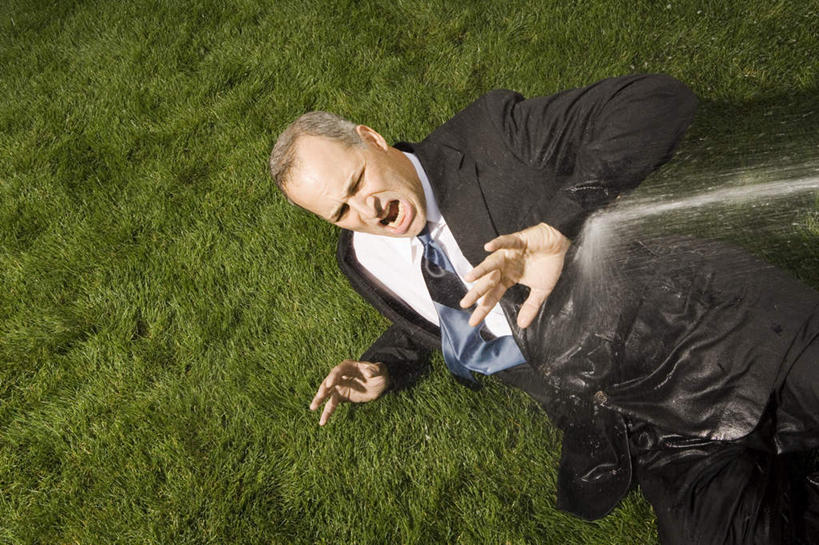 西方人,一个人,商务人士,商务男性,躺,闭眼,横图,俯视,室外,白天,衬衫,草地,草坪,植物,欧洲,欧洲人,仅一个男性,仅一个人,仅一个中年男性,飞溅,套装,溅,液体,水滴,领带,停留,水珠,草,绿色,手势,张嘴,停止,象征,庄重,喷洒,商务装,身份,张大嘴巴,工薪阶层,正式,地位,中断,制止,终止,卧着,男人,男性,中年男性,白种人,白领,上班族,张开嘴,闭眼睛,闭着眼,闭着眼睛,躺着,卧,半身,彩图,高角度拍摄,衬衣,遏制,截止,截至,休止,终了,住手