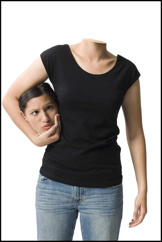 西方人,一个人,站,竖图,室内,白天,白色背景,正面,欧洲,欧洲人,仅一个年轻女性,仅一个女性,仅一个人,握,服装,裤子,注视,牛仔裤,休闲装,衣服,观察,看,站着,休闲,休闲服,握着,摄影,服饰,影棚,观看,幽默,疑惑,察看,恐怖,关注,诙谐,可怕,可骇,风趣,迷惑,迷惘,恐惧,年轻女性,女人,女性,白种人,站立,半身,彩图,影棚拍摄,拍摄