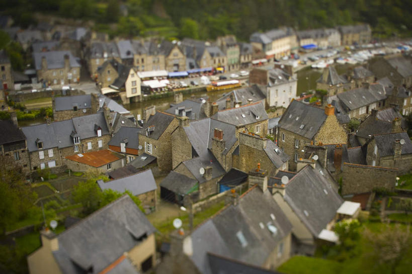 无人,家,横图,俯视,航拍,室外,白天,度假,美景,山,山脉,植物,窗户,城市风光,城市,建筑,法国,欧洲,许多,瓦片,房屋,屋顶,屋子,景观,山峰,山峦,顶棚,瓦,娱乐,楼房,玻璃窗,住宅,树,树木,排列,绿色,自然,群山,享受,休闲,景色,放松,建造,生长,成长,布列塔尼,鸟瞰,屋瓦,法兰西共和国,法兰西第五共和国,摆列,布列塔尼地区,阿摩尔滨海省,彩图,高角度拍摄,房子,布列,分列