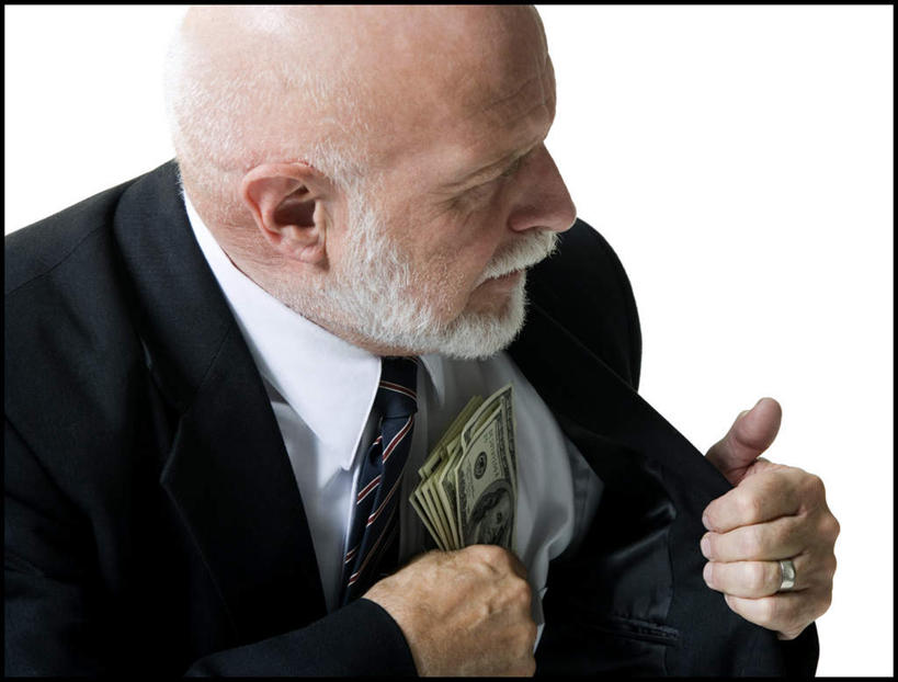 西方人,手,胡须,秃头,一个人,商务人士,商务男性,横图,室内,白天,白色背景,侧面,衬衫,钱,美元,欧洲,欧洲人,双手,仅一个男性,仅一个人,握,套装,钱币,领带,美金,扭头,注视,观察,看,转头,仅一个老年男性,手部,小心,握着,钞票,金融,纸币,摄影,影棚,经济,观看,察看,象征,庄重,关注,美圆,商务装,身份,流通,纸钞,贸易,工薪阶层,警惕,正式,地位,谨慎,货币,现金,老年男性,男人,男性,白种人,光头,胡子,络腮胡,无发,白领,上班族,半身,彩图,影棚拍摄,衬衣,拍摄