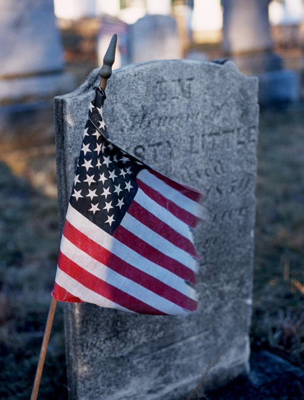 无人,竖图,室外,特写,白天,正面,度假,美景,城市风光,城市,旗帜,国旗,美国,阴影,朦胧,模糊,光线,影子,景观,娱乐,阳光,享受,休闲,墓地,景色,放松,美国国旗,北美,坟墓,陵墓,北美洲,美洲,坟场,北亚美利加洲,亚美利加洲,旗,彩图