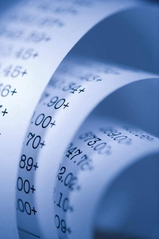 无人,竖图,俯视,室内,特写,白天,静物,阴影,朦胧,模糊,反射,标志,文字,影子,字符,字母,三张,标识,排列,收银条,发票,阿拉伯文,购物收据,购物小票,摆列,阿拉伯语,阿拉伯字母,彩图,高角度拍摄,布列,分列,收据