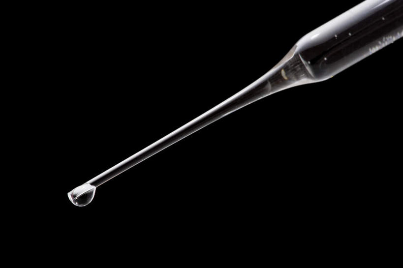 无人,横图,室内,特写,白天,正面,实验,仪器,静物,阴影,黑色背景,研究,透明,反射,分析,化学,测试,滴管,液体,影子,玻璃制品,一个,器皿,摄影,影棚,单个,计量,玻璃仪器,试验耗材,实验用品,吸液管,移液管,彩图,影棚拍摄,拍摄