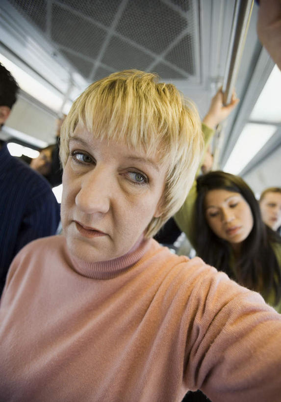 西方人,站,举,闭眼,睡,竖图,室内,特写,白天,正面,地铁,欧洲,欧洲人,乘客,服装,扶手,轨道交通,许多人,注视,休闲装,衣服,把手,观察,看,靠,靠着,托,站着,一群人,休闲,休闲服,服饰,观看,察看,关注,公交车拉手,搭客,男人,男性,女人,女性,中年男性,中年女性,白种人,闭眼睛,闭着眼,闭着眼睛,举起,举手,举着,困,困觉,拉手,寝息,睡觉,向上举,向上伸,向上托,站立,半身,彩图,地铁机动车,地下铁,轻轨