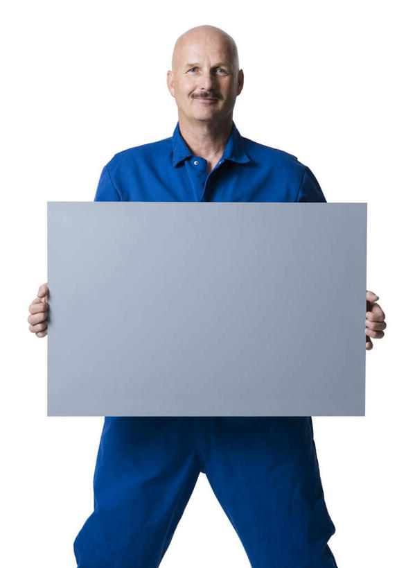 西方人,一个人,清洁工,站,笑,微笑,露齿笑,竖图,室内,白天,白色背景,正面,工作服,制服,欧洲,欧洲人,仅一个男性,仅一个人,握,阴影,反射,信息,影子,长方形,拿,拿着,注视,布告,布告栏,蓝色,灰色,观察,看,站着,仅一个老年男性,握着,摄影,影棚,观看,察看,通知,公告,传播,关注,消息,清洁员,保洁员,清洁人员,工作制服,公布栏,老年男性,男人,男性,白种人,清洁工人,站立,半身,彩图,影棚拍摄,工作套服,拍摄