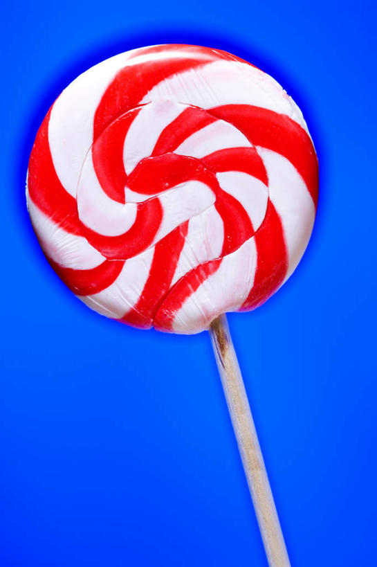 无人,竖图,室内,特写,白天,正面,一根,蓝色背景,棒棒糖,食品,糖,糖果,甜点,甜品,漩涡,食物,红色,白色,甜食,摄影,影棚,旋涡,彩图,影棚拍摄,拍摄