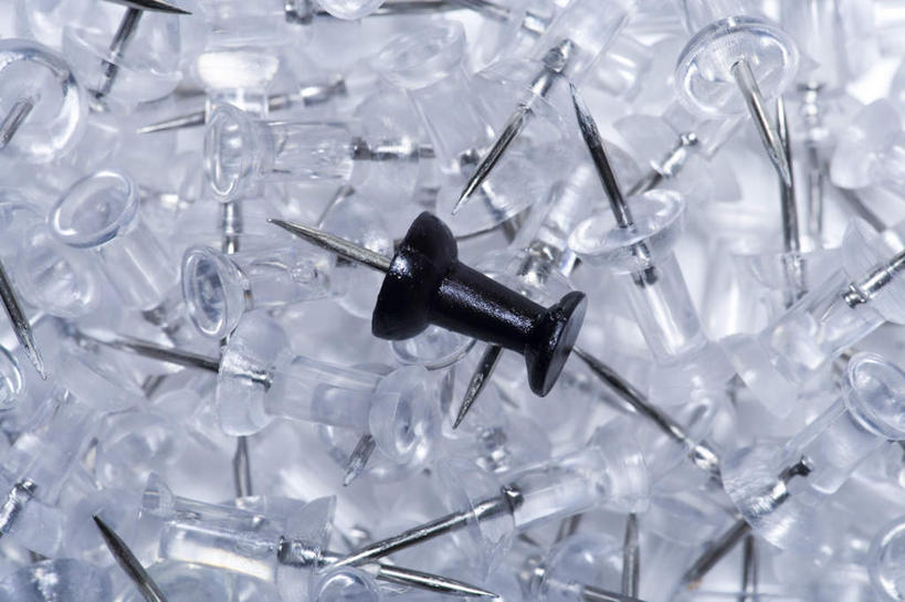 无人,横图,俯视,室内,特写,白天,白色背景,生活用品,静物,金属制品,许多,堆积,透明,金属,塑料,办公用品,很多,文具,黑色,塑料制品,学习用品,日用品,摄影,影棚,文具用品,聚集,积累,通明,聚积,沉积,堆集,彩图,高角度拍摄,影棚拍摄,拍摄,大头针