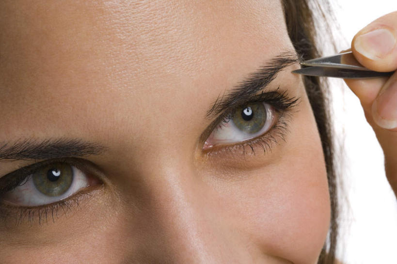 西方人,眼睛,眉毛,睫毛,一个人,横图,室内,特写,白天,白色背景,正面,化妆,美容,时尚,金属制品,欧洲,欧洲人,瞳孔,仅一个女性,仅一个人,护肤,握,金属,拿,拿着,注视,一个,观察,看,仅一个中年女性,保养,享受,休闲,放松,握着,保健,眼部,摄影,影棚,单个,观看,察看,美容工具,关注,养颜,化妆工具,眉毛钳,女人,女性,中年女性,白种人,睫,眉,眼,眼睫毛,眼眉,半身,彩图,影棚拍摄,拍摄,眼眉毛