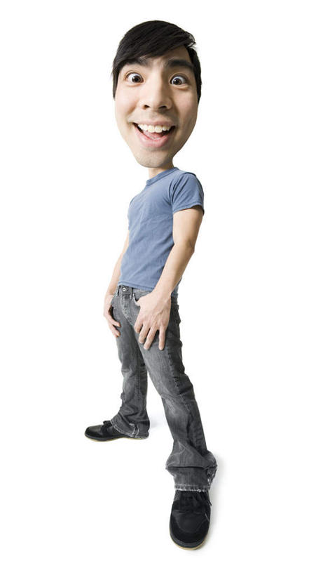 东方人,一个人,站,笑,微笑,露齿笑,竖图,室内,白天,白色背景,侧面,亚洲,仅一个男性,仅一个人,服装,注视,休闲装,黄种人,仅一个年轻男性,衣服,观察,看,站着,休闲,眯眼,休闲服,眯,摄影,服饰,影棚,观看,幽默,察看,关注,诙谐,风趣,男人,男性,年轻男性,亚洲人,站立,彩图,全身,影棚拍摄,拍摄