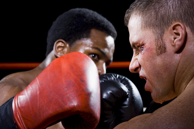 西方人,脸,头,脸颊,背部,两个人,拳击手,体育馆,栏杆,运动场,站,横图,室内,特写,白天,正面,锻炼,安全,比赛,运动,拳击,欧洲,非洲,黑人,欧洲人,阴影,黑色背景,反射,影子,围栏,防护,拳击手套,运动器械,体育场,护栏,裸露,肩膀,红色,黑色,手套,站着,健身器械,击打,保护,裸,保险,受伤,健身器材,对手,保全,周全,安稳,安定,运动馆,防护手套,平安,体育,男人,男性,年轻男性,白种人,非洲人,头部,脸部,脸蛋,面部,拳击家,拳击运动员,站立,半身,彩图,健身,运动器材,淤青