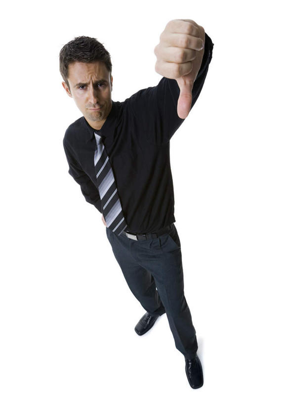 西方人,一个人,商务人士,商务男性,站,举,竖图,俯视,室内,白天,白色背景,衬衫,欧洲,欧洲人,仅一个男性,仅一个人,套装,领带,注视,仅一个年轻男性,观察,看,手势,托,站着,竖,摄影,影棚,观看,翘,察看,象征,庄重,鄙视,关注,商务装,身份,工薪阶层,藐视,讽刺,蔑视,嘲笑,正式,地位,朝下,男人,男性,年轻男性,白种人,大拇指,白领,上班族,举起,举手,举着,向上举,向上伸,向上托,站立,彩图,高角度拍摄,全身,影棚拍摄,衬衣,拍摄,向下