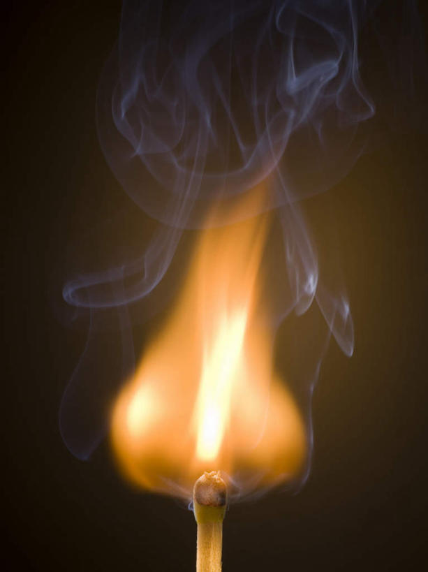 无人,竖图,室内,特写,白天,正面,热情,静物,火,棕色背景,火柴,火焰,烟雾,燃烧,一个,摄影,影棚,单个,洋火,火柴梗,取火工具,彩图,影棚拍摄,拍摄