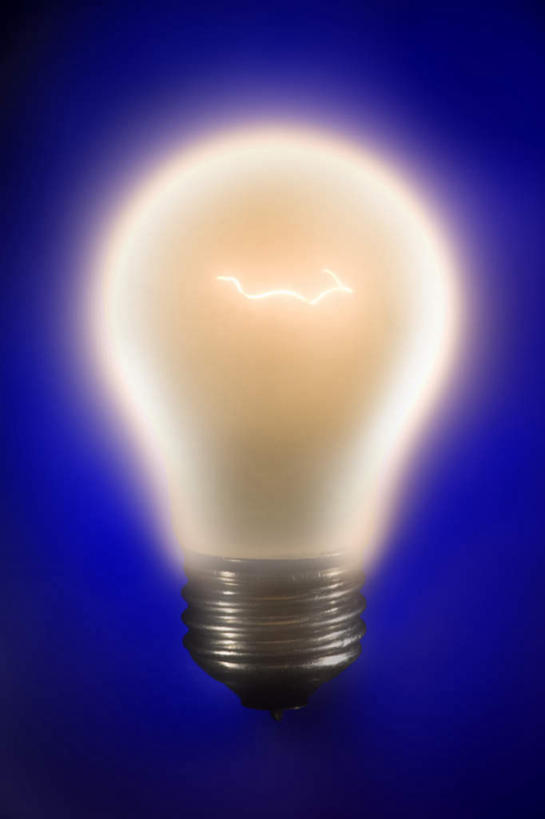 无人,竖图,室内,特写,白天,正面,静物,照明,蓝色背景,灯泡,灯,一个,灯具,摄影,白炽灯,影棚,单个,照亮,照明工具,白炽灯泡,彩图,影棚拍摄,拍摄